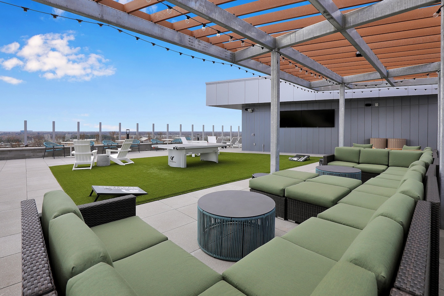 Rooftop lounge & fire pits